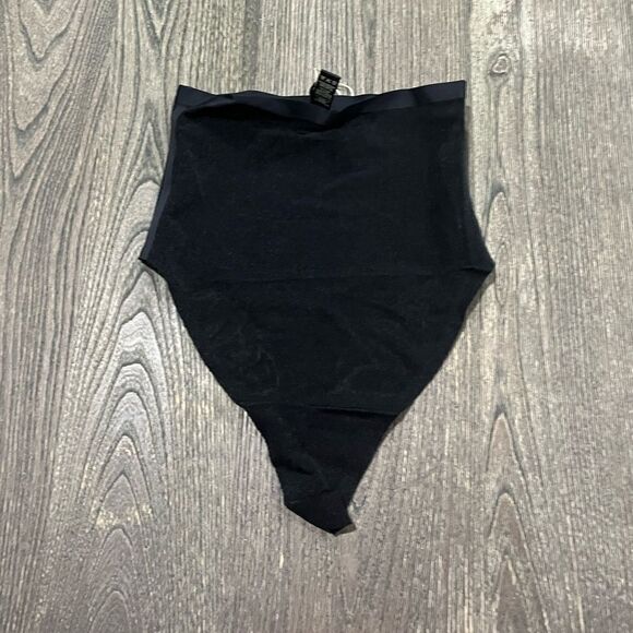 SKIMS Other - NWT Skims Shapewear Seamless Sculpt High-Waisted Thong Stretch Onyx Size Small
